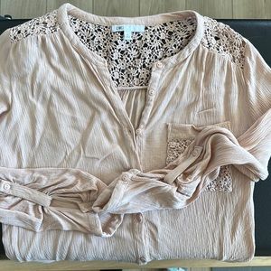 Like New DR2 Linen-Look Blouse